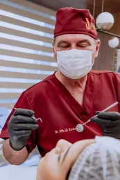 Dr. Jório atendendo paciente